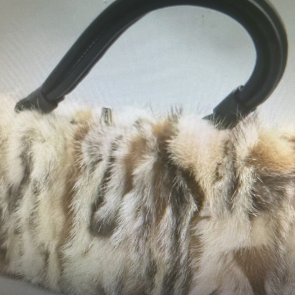 Gorgeous Mink fur purse with matching Mink  and leather gloves - Picture 8 of 12